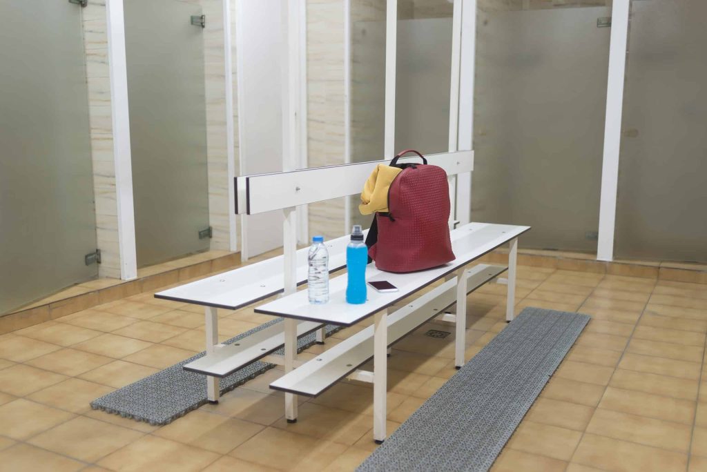bancos e cabides fenolico;bancs et portemanteaux; benches and hangers;